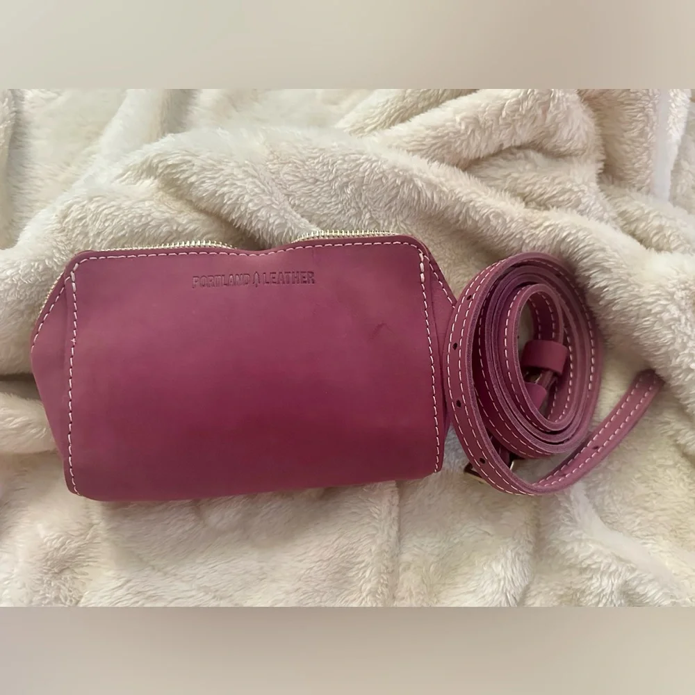 Portland Leather Women's Zip-Tight Belt Bag - Foxglove - Picture 4 of 5